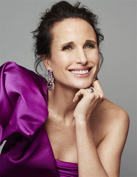 Andie MacDowell .